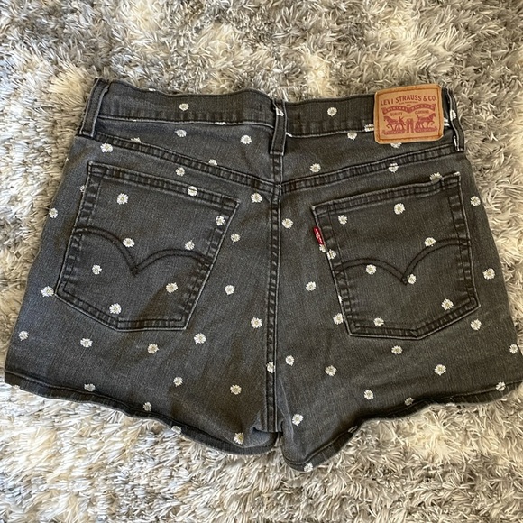 Levi Daisy Denim Shorts - Picture 6 of 7